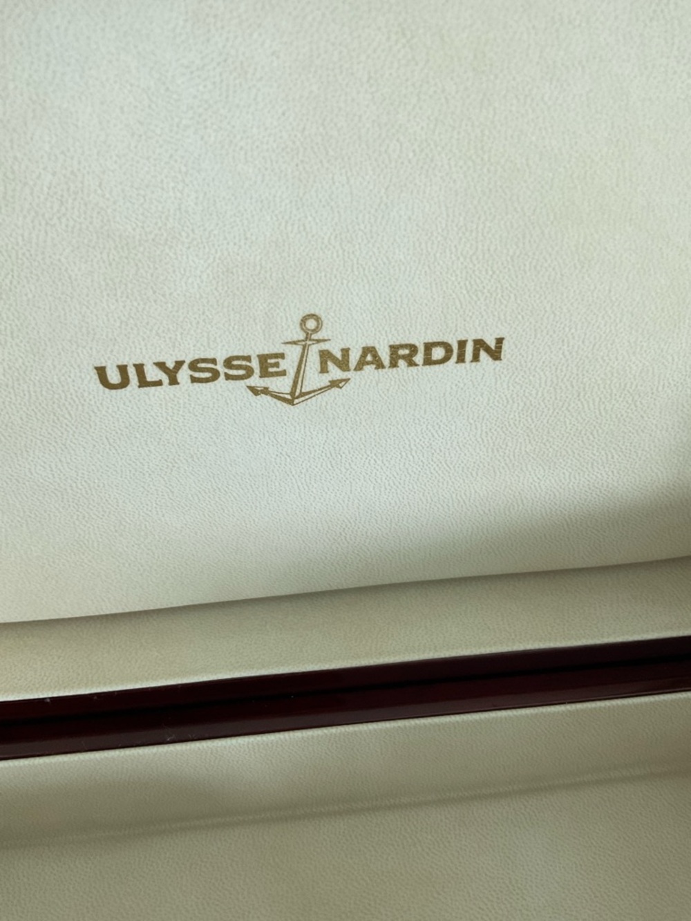 Ulysse Nardin wood lacquer padded watch/ jewelry box.Mint condition - Picture 4 of 6